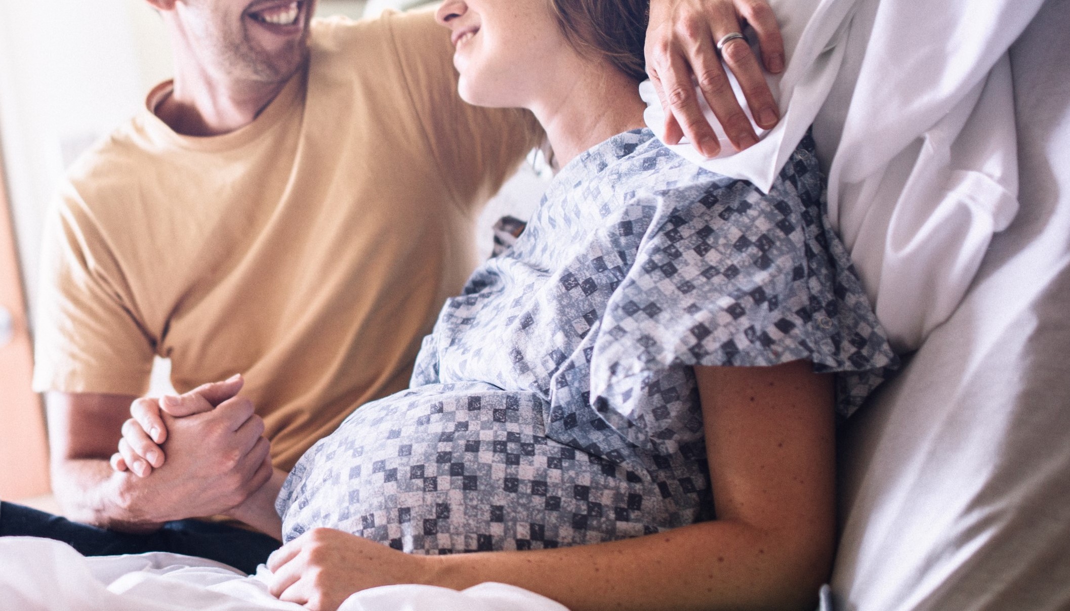 Couple_in_Hospital_ready_to_give_Birth-1 Couple_in_Hospital_ready_to_give_Birth-1